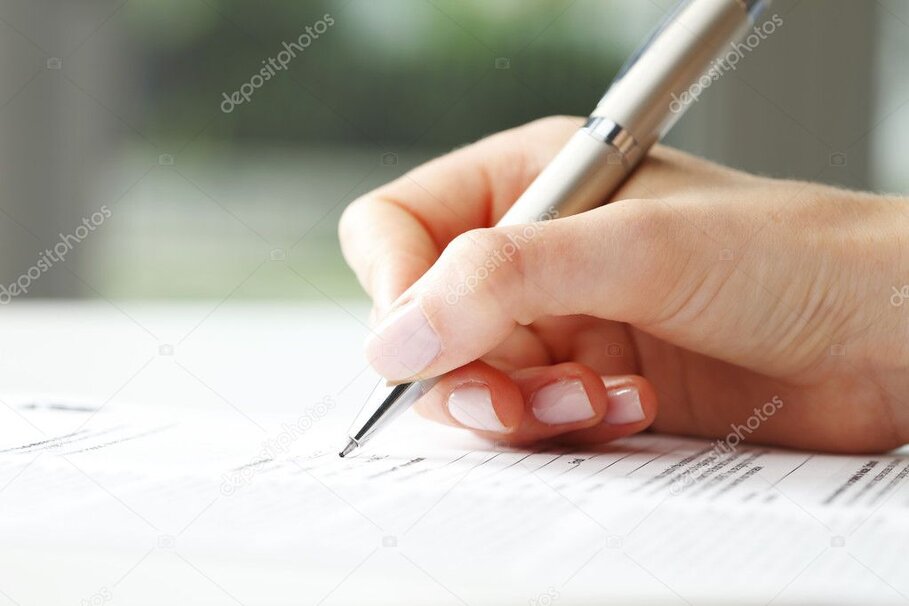 Formular mit Stift auf Schreibtisch